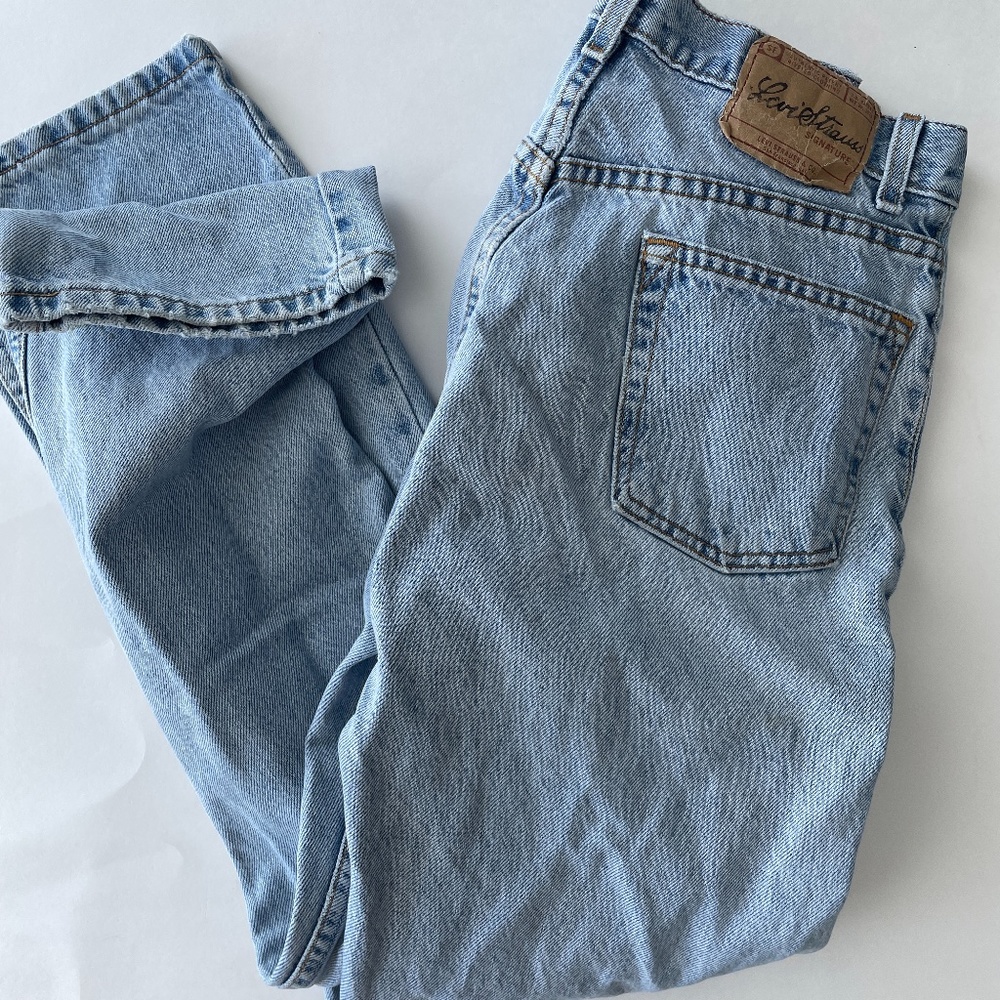 Vintage Levi's high rise light wash denim jeans - Picture 4 of 11